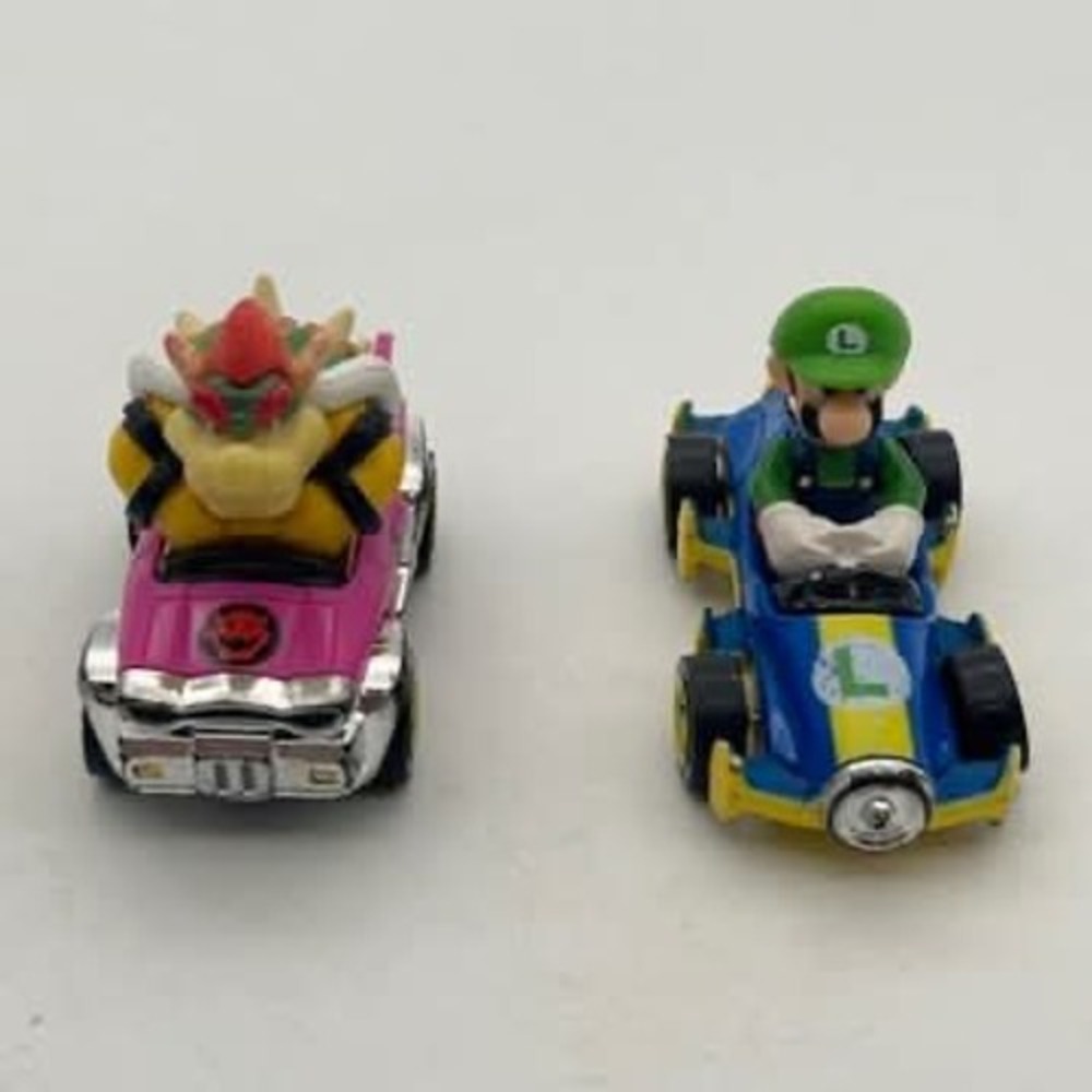 Hot Wheels Mario Kart Luigi Mach 8 and Bowser Badwagon Diecast Cars Lot of 2 - Picture 4 of 7